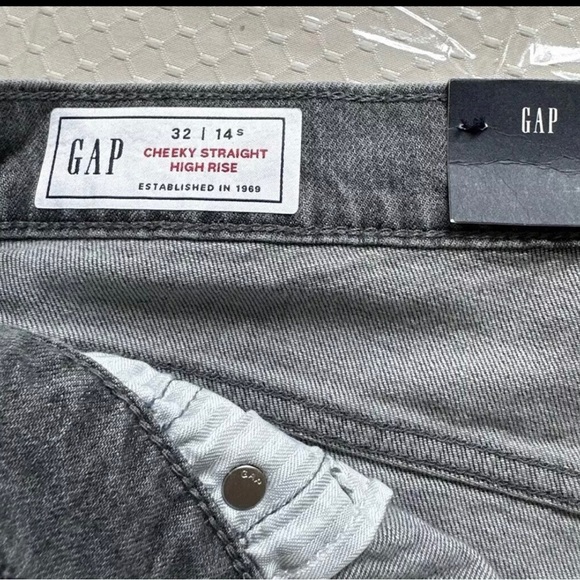 Gap Women's Cheeky Straight High Rise Jean 32/14 short Gray NEW - Picture 3 of 13